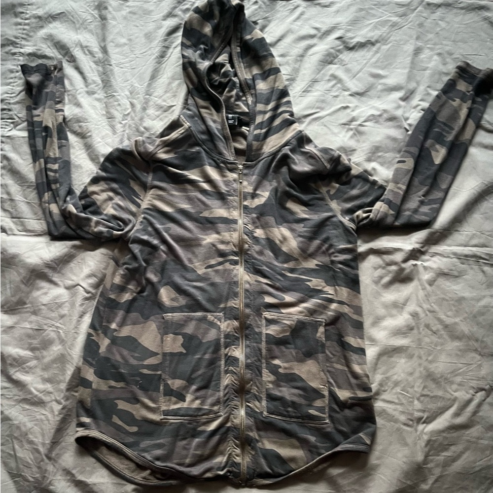 #131 Camouflage Zip-Up Hoodie Size L